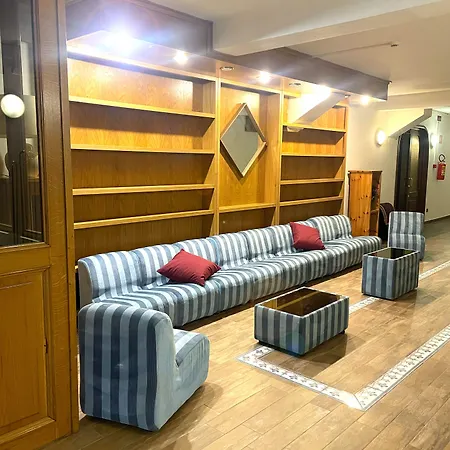 Du Soleil Hotel