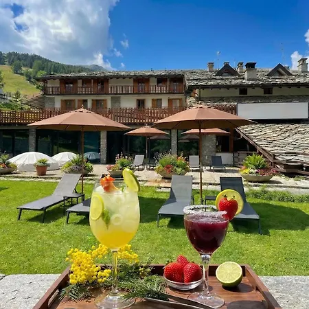 Du Soleil Hotel